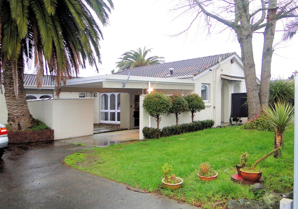 2/50 Casuarina Road, Half Moon Bay, Manukau City