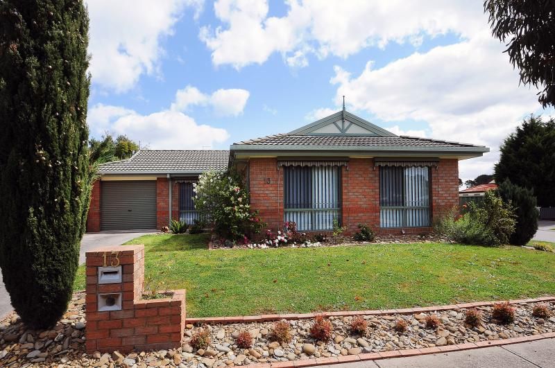 13 James McFarlane Wynd, Skye VIC 3977