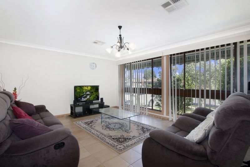 10 Gambier Street, Bossley Park, NSW 2176