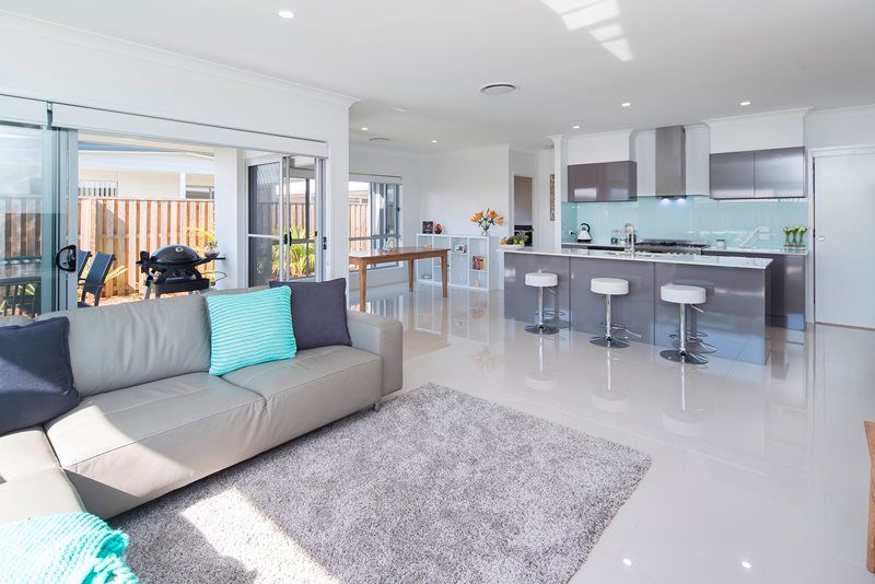 8 Keelson Crescent, Hope Island, QLD 4212