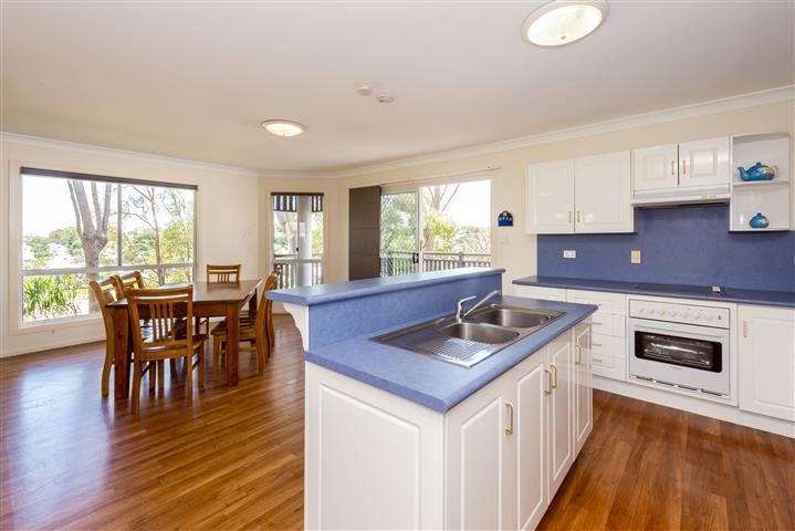 15 Walters Avenue, West Gladstone, QLD 4680