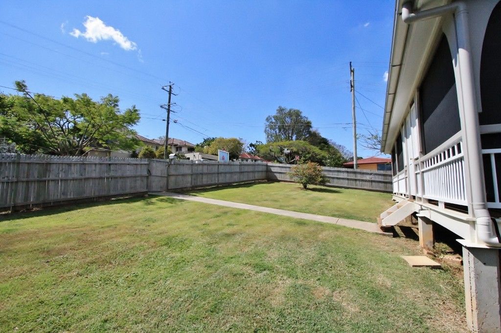 111 Victor Street, Holland Park, QLD 4121