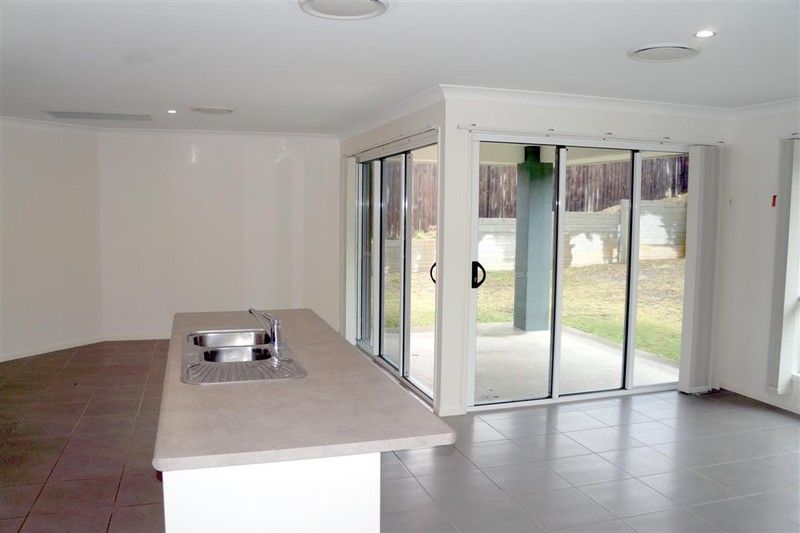 6 Takoko Place, Kirkwood, QLD 4680
