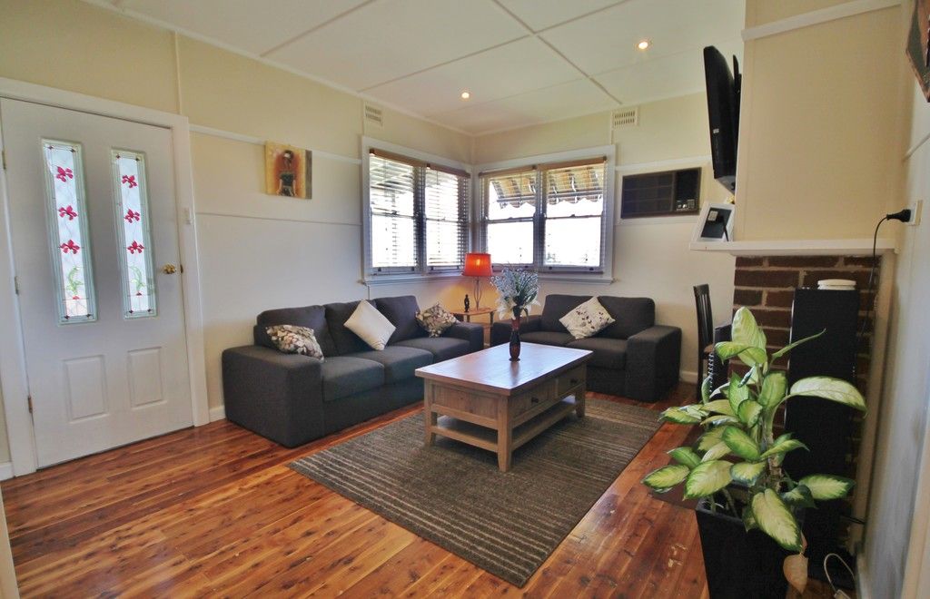 23 Karabah Avenue, Young, NSW 2594