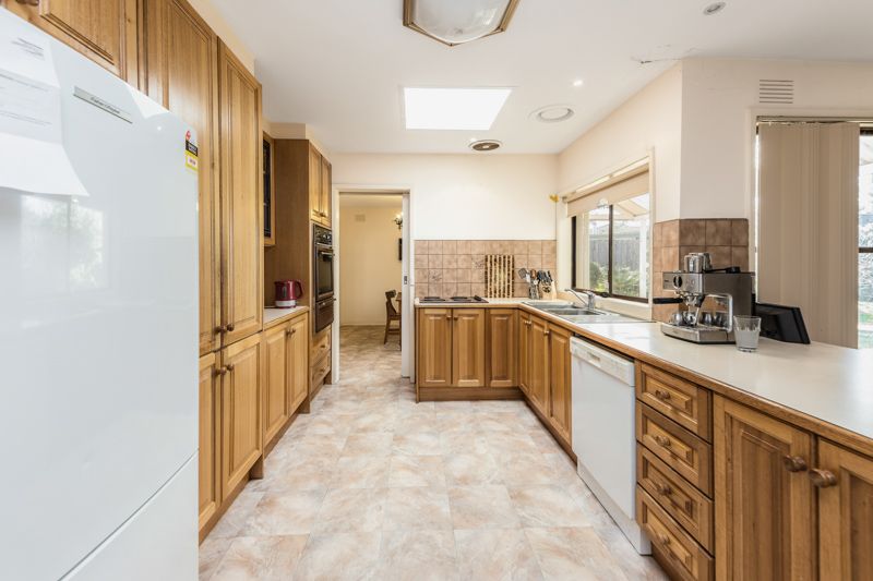 13 Cook Road, Melton South, VIC 3338