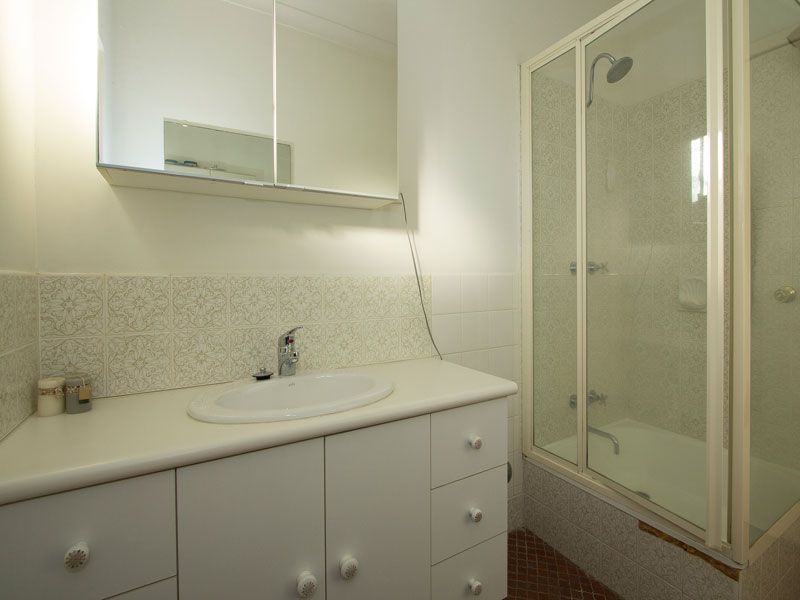 9 GWELUP Street, Karrinyup, WA 6018