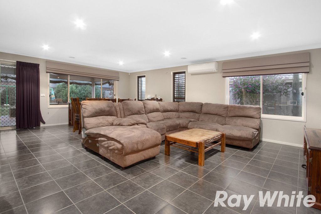 8 Red Gum Circuit, Pakenham, VIC 3810