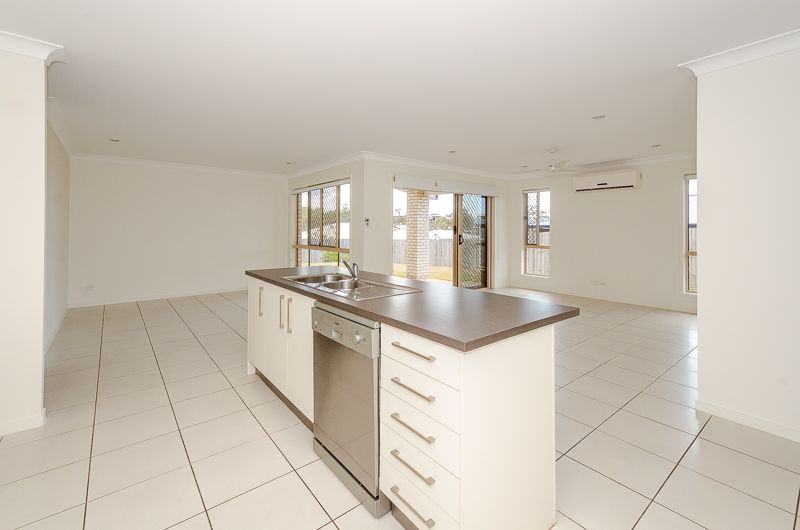 26 Bottlebrush Drive, Kirkwood, QLD 4680