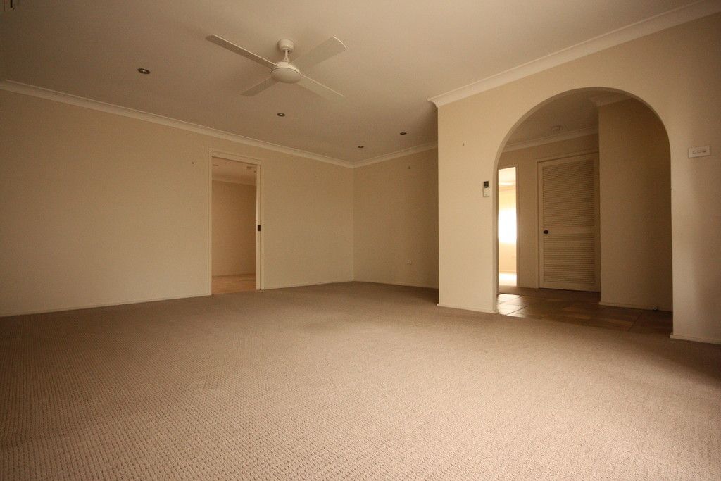 175 Harrow Road, Glenfield, NSW 2167