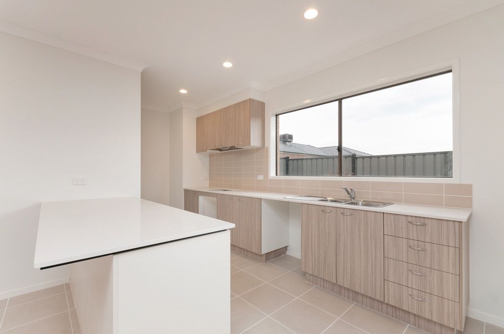 82 Bluebell Drive, Craigieburn, VIC 3064