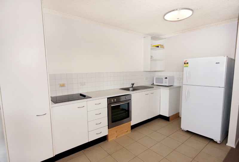 2/14 Kalinda Avenue, MOOLOOLABA, QLD 4557