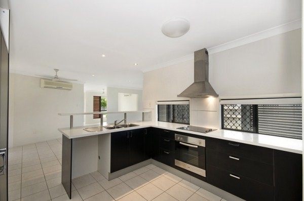 24 Newbury Drive, Mount Low, QLD 4818