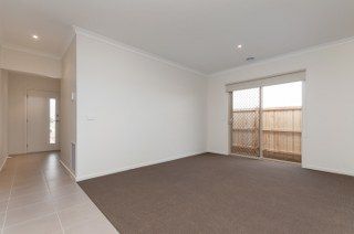 3 Little Kurrajong Avenue, WALLAN, VIC 3756