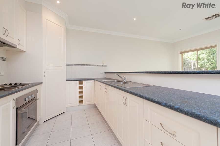 3/8 Lorraine Court, Hillside, VIC 3037