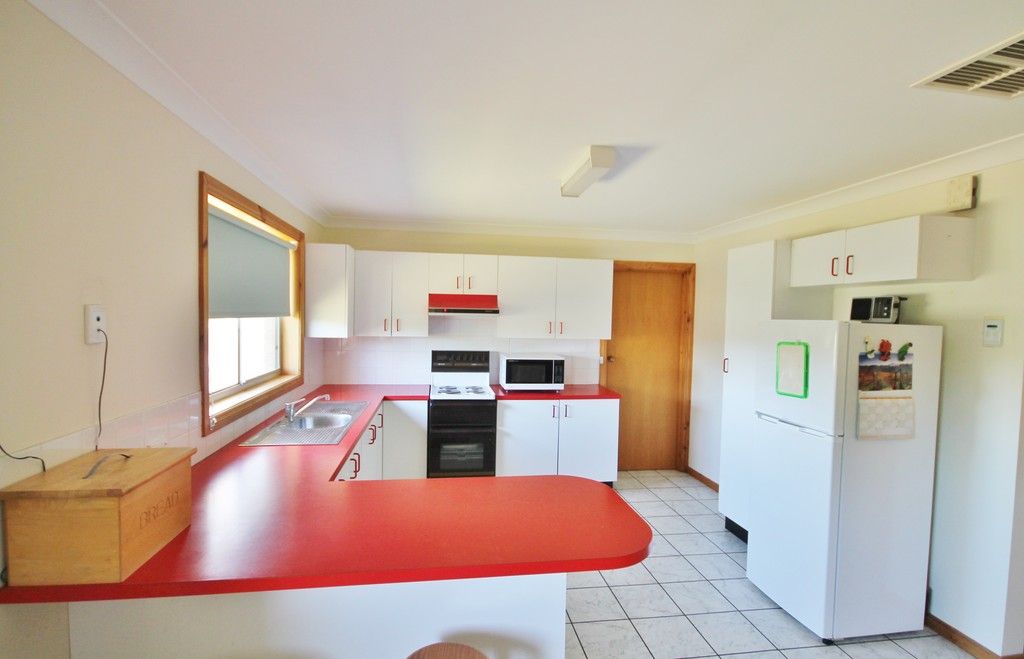8 Hardy Avenue, Young, NSW 2594