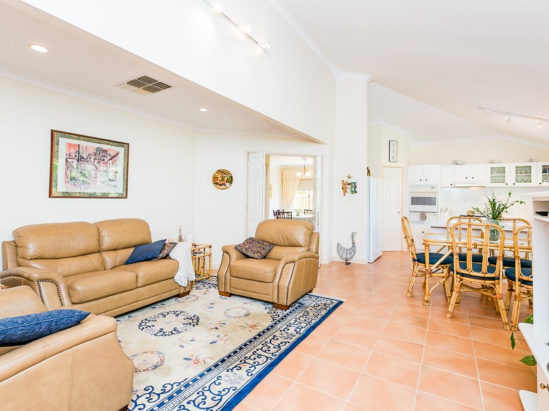 11 Lesueur Rise, Sorrento, WA 6020