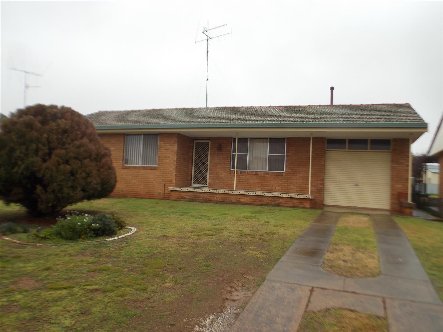 16 Downes Crescent
