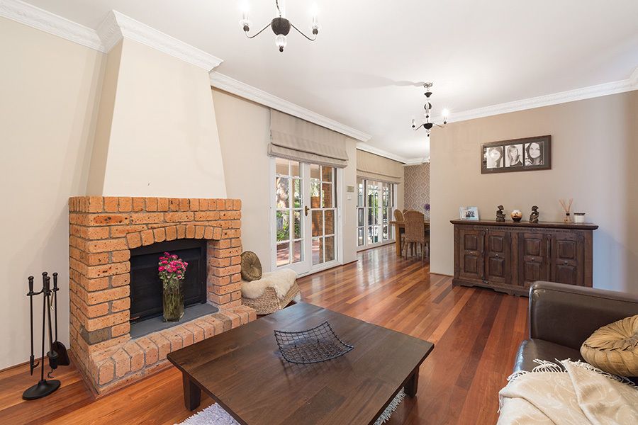 19 Charlotte Place, Illawong, NSW 2234