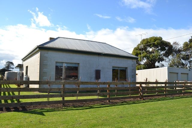 11 Barries Road, BUSHFIELD, VIC 3281