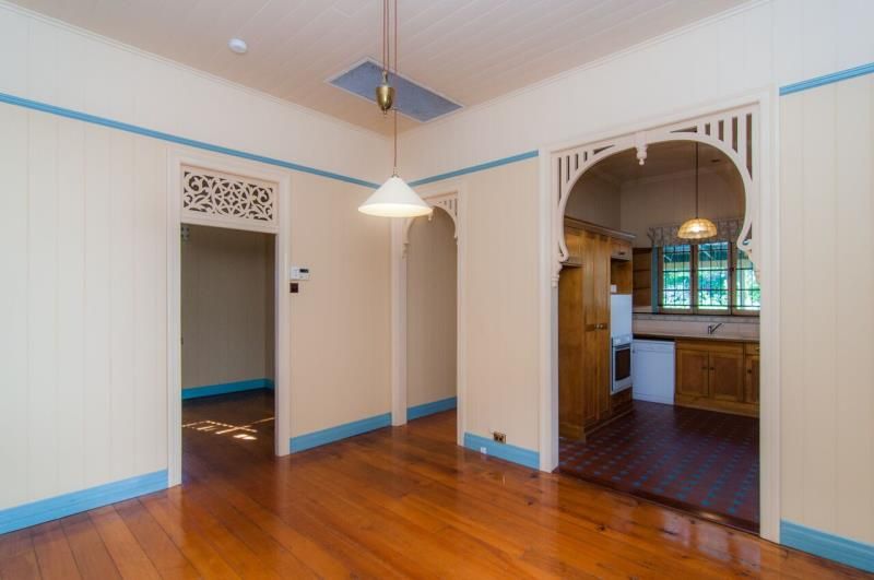 8 Broadway Street, RED HILL, QLD 4059
