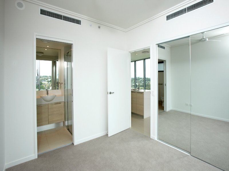 11708/8 Harbour Road, Hamilton, QLD 4007