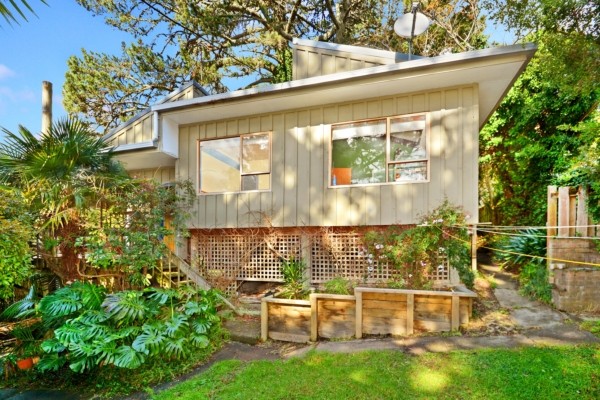 2/13a Eskdale Road, Birkdale, North Shore City