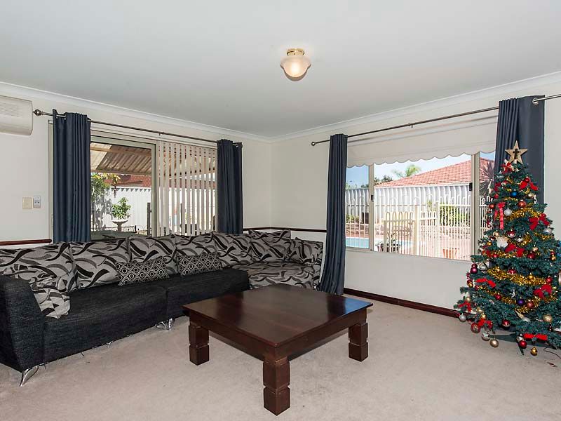 4 Montebourg Meander, Port Kennedy, WA 6172