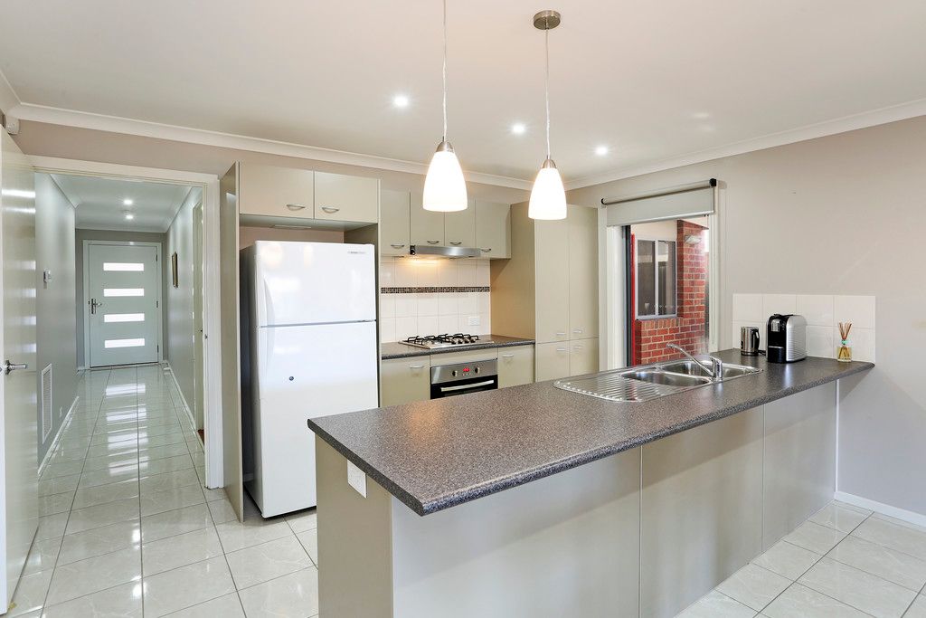 10 Grey Teal Place, Lara, VIC 3212