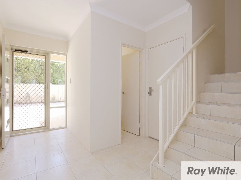 2/3 Civic Gardens, Cannington, WA 6107
