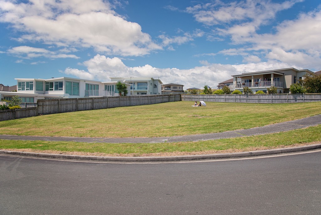 4 Thistle Close, Beachlands, Manukau City