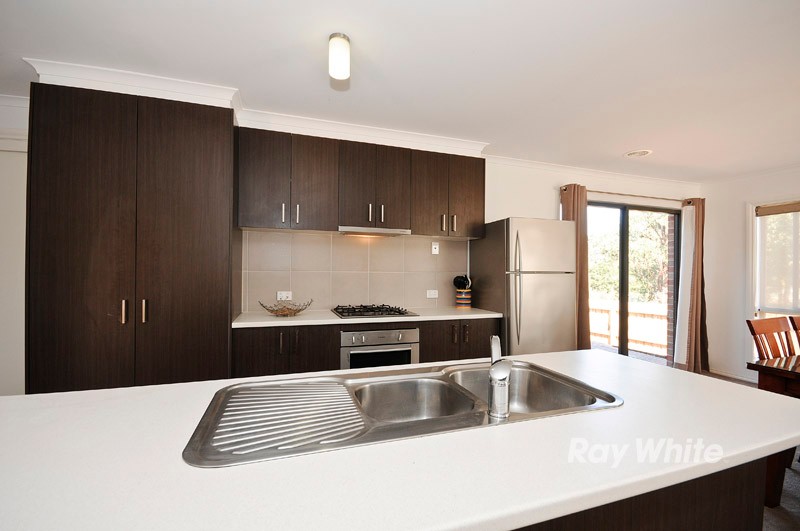 27a Greenslopes Drive, Mooroolbark, VIC 3138