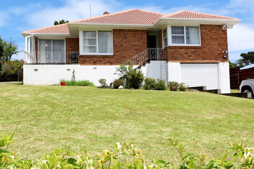 8 Dolbear Street, Green Bay, Waitakere City