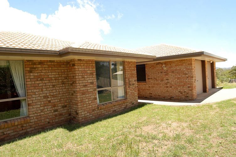 19 Waterview Drive, Rosslyn, QLD 4703