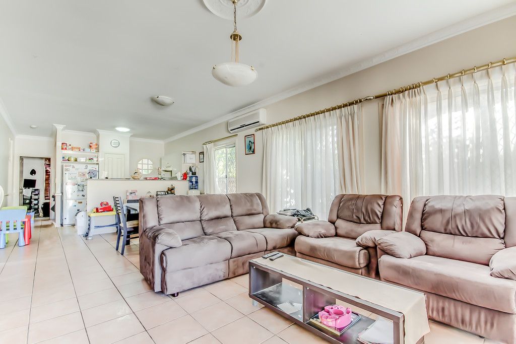 6 Grasstree Place, Forest Lake, QLD 4078