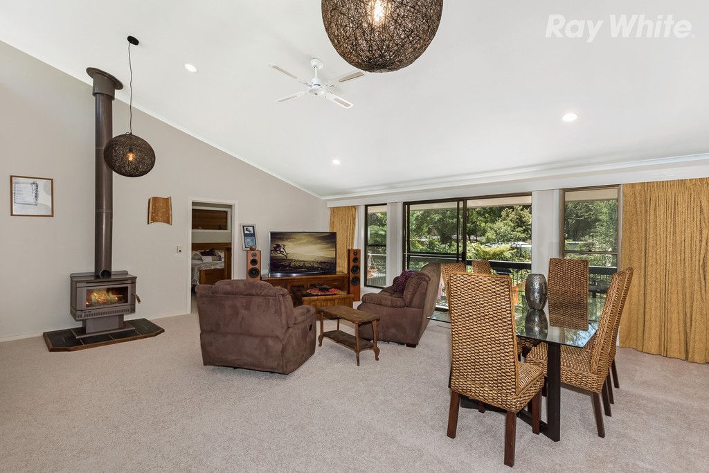 7 Pioneer Avenue, Upwey, VIC 3158