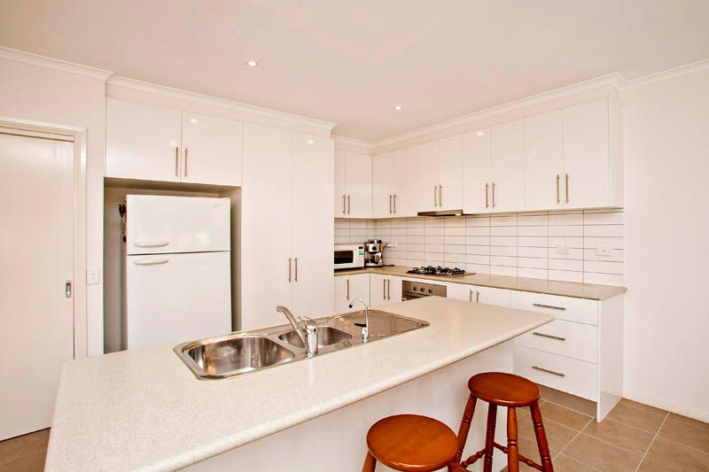 1/8 Looker Street, LARA, VIC 3212