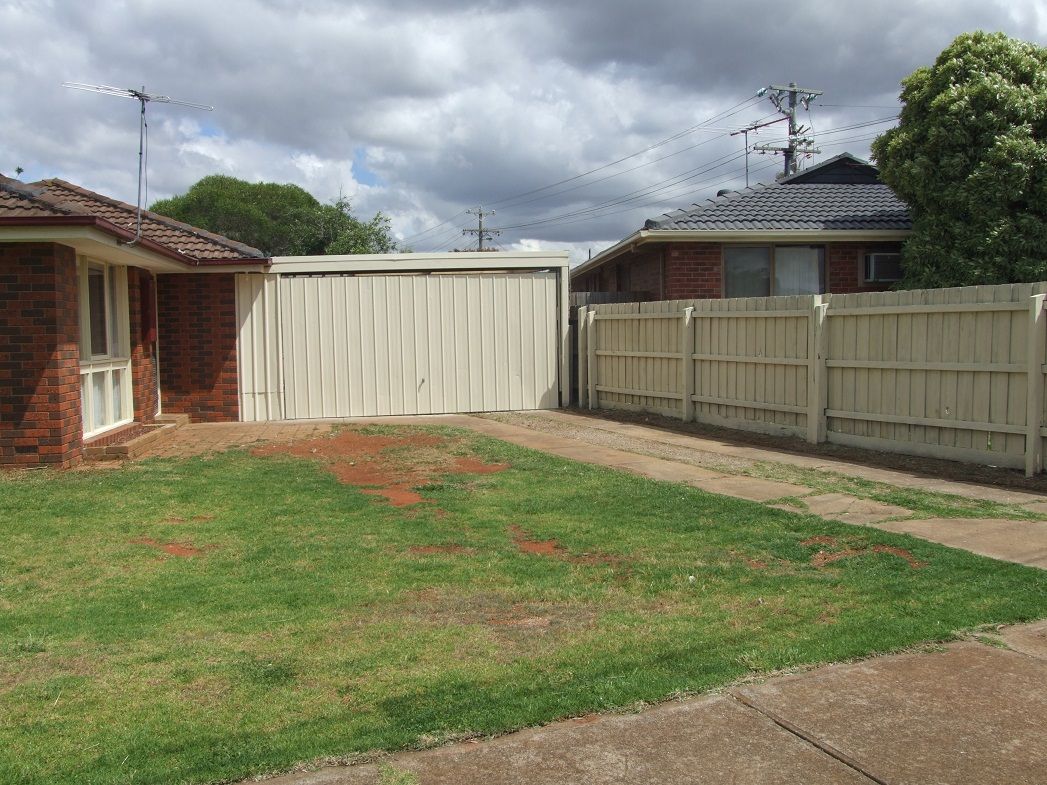 25 Moss Street, Melton South, VIC 3338