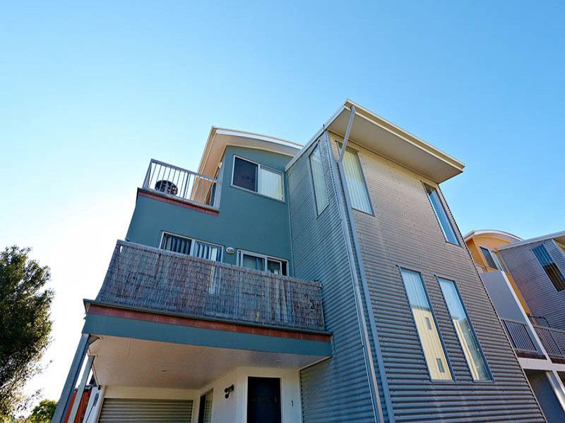 20 Tourangeau Crescent, Varsity Lakes QLD 4227