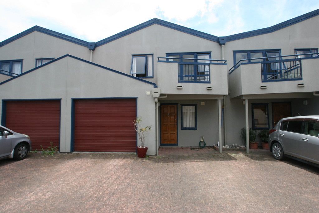 2/70 fernhill Way, Albany, North Shore City