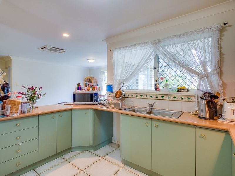 18 Andree Place, Wishart, QLD 4122