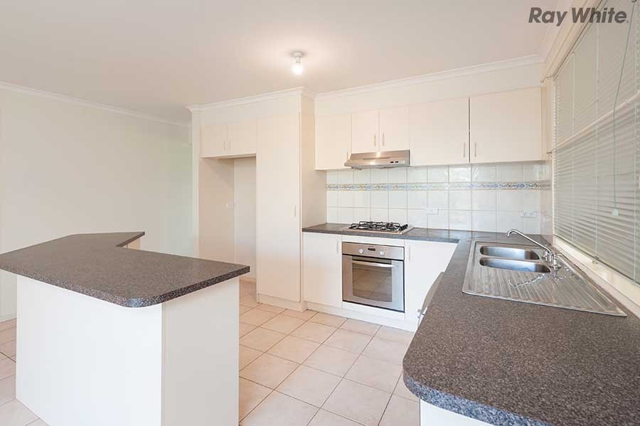 10 Strickland Crescent, Burnside, VIC 3023