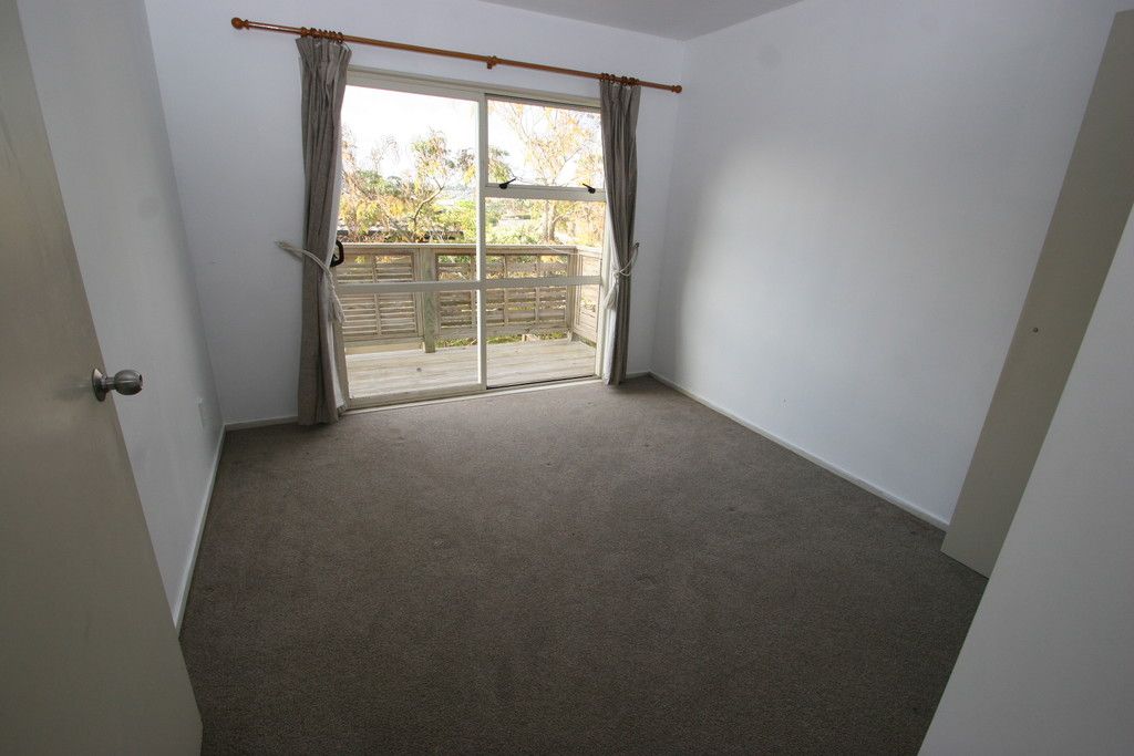 6/11 Spencer Road, Pinehill, North Shore City