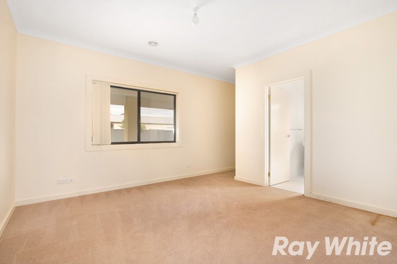 5 Griffith Mews, Pakenham, VIC 3810