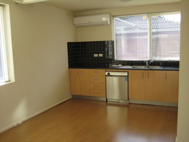 4/7 WILD CHERRY Road, Ormond, VIC 3204