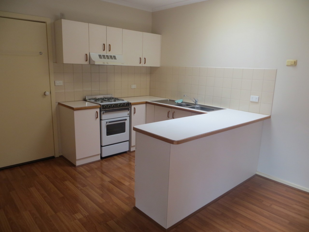 1/83 Carlisle Crescent, HUGHESDALE, VIC 3166
