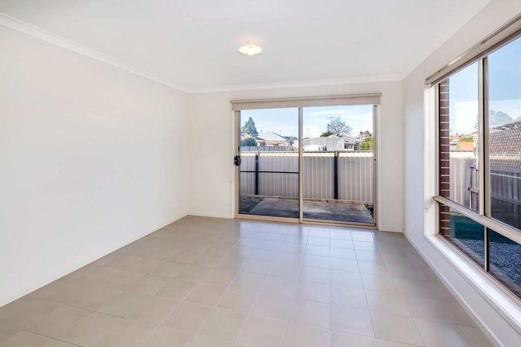 2/113 Spencer Street, Sebastopol, VIC 3356