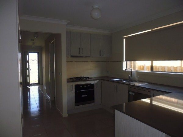 8 Mayflower Drive, Cranbourne West, VIC 3977