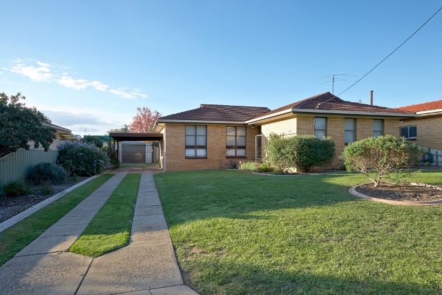 13 Bavaria Street, Tolland, NSW 2650