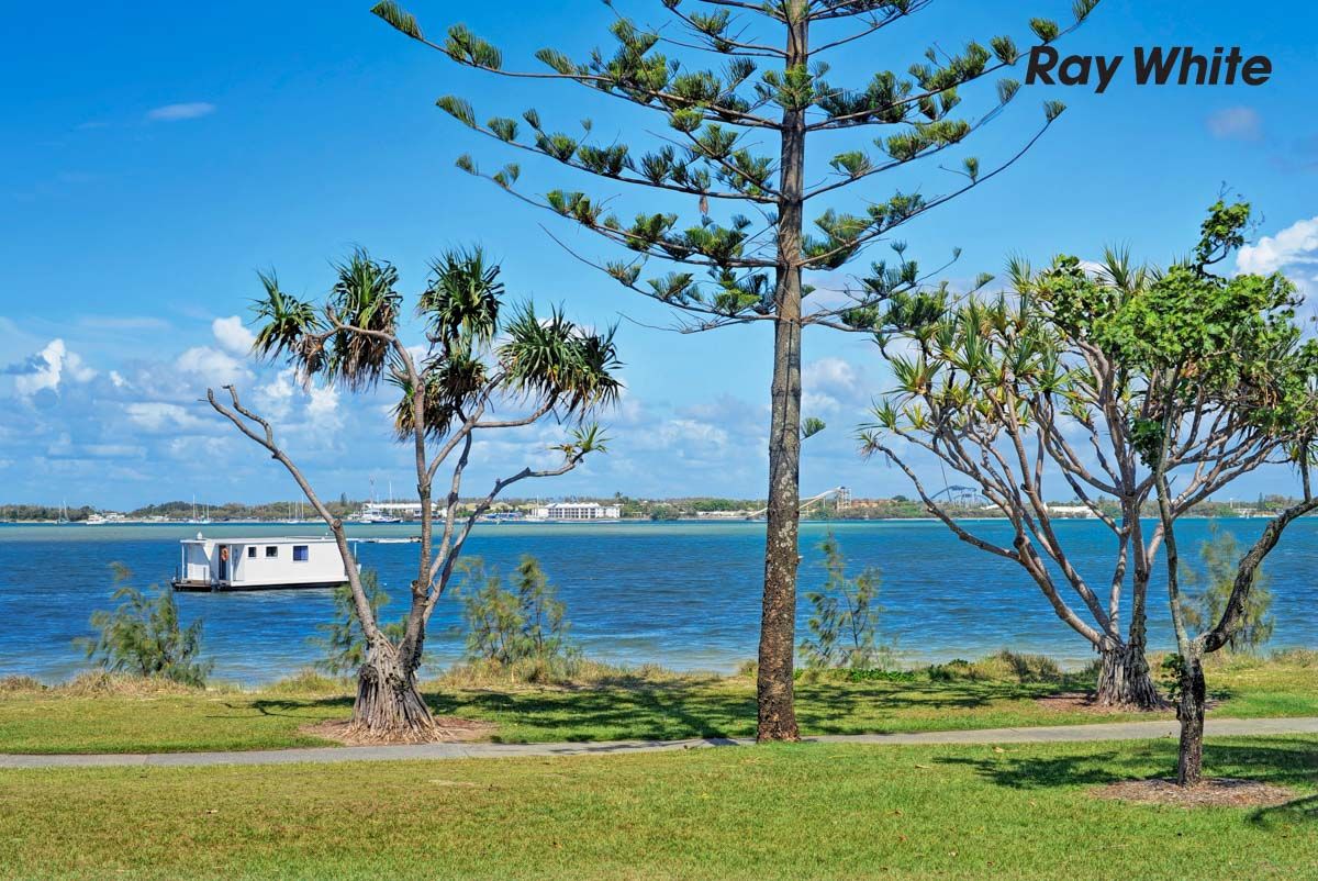 31/224 Marine Parade, Labrador, QLD 4215