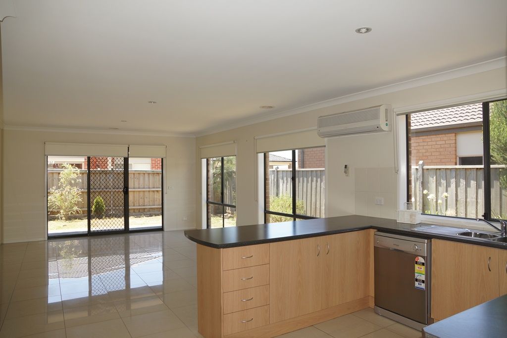 24 Boland Drive, Lyndhurst, VIC 3975